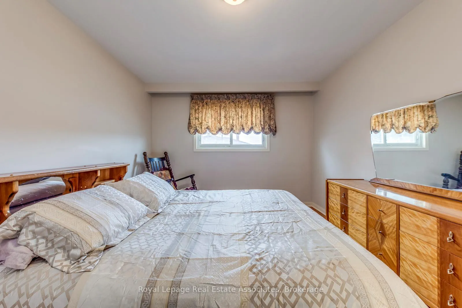 Photo 25 of 37 Prouse Drive, Brampton, Northgate — HOMEH