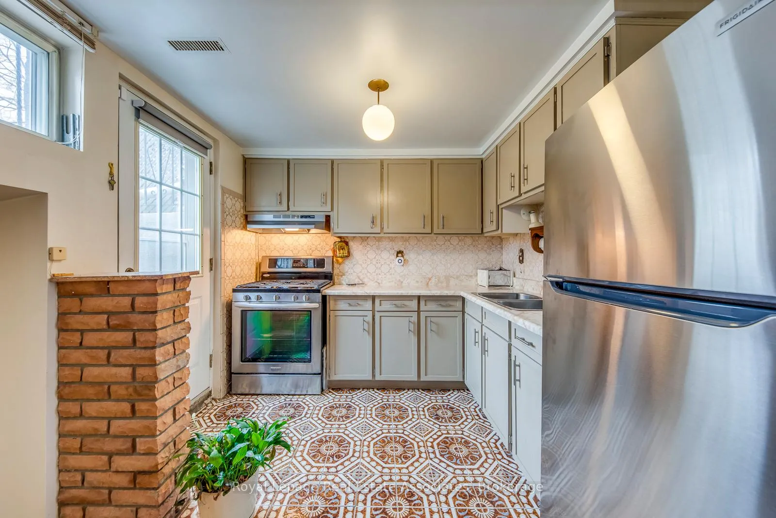 Photo 41 of 37 Prouse Drive, Brampton, Northgate — HOMEH