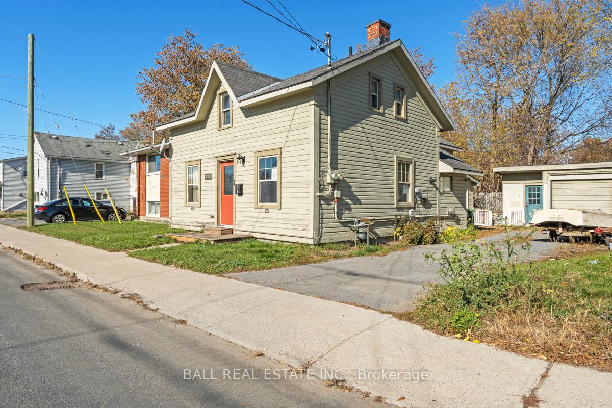 Photo 2 of 29 Hickson Avenue, Kingston, East of Sir John A. Blvd — HOMEH