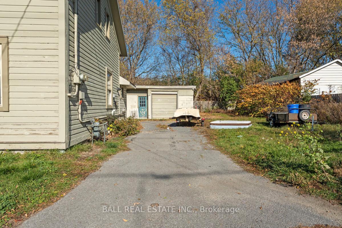 Photo 4 of 29 Hickson Avenue, Kingston, East of Sir John A. Blvd — HOMEH