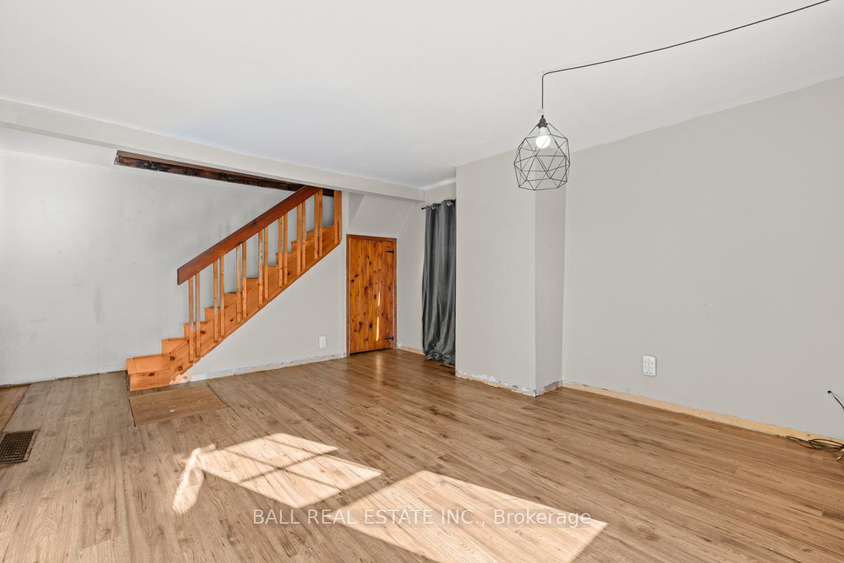 Photo 5 of 29 Hickson Avenue, Kingston, East of Sir John A. Blvd — HOMEH