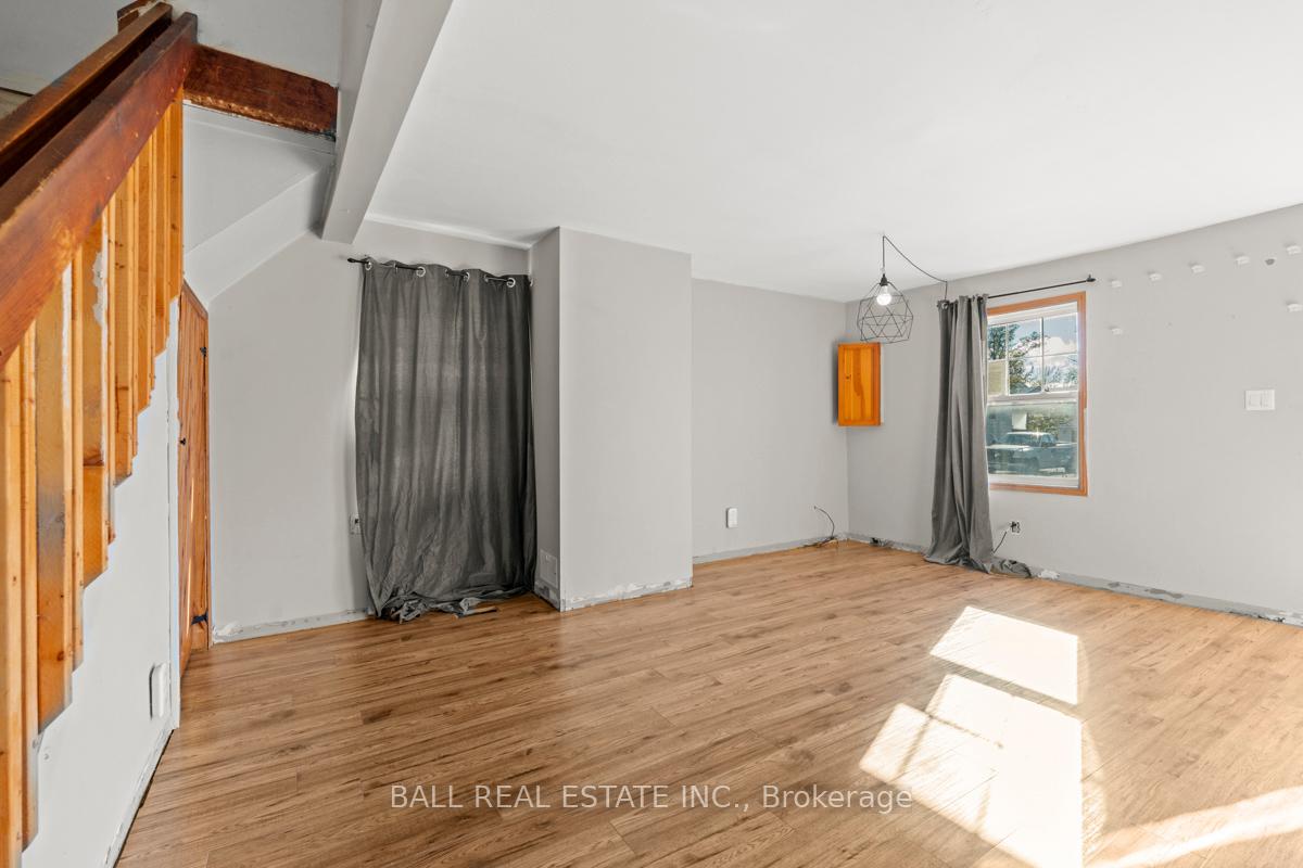 Photo 7 of 29 Hickson Avenue, Kingston, East of Sir John A. Blvd — HOMEH