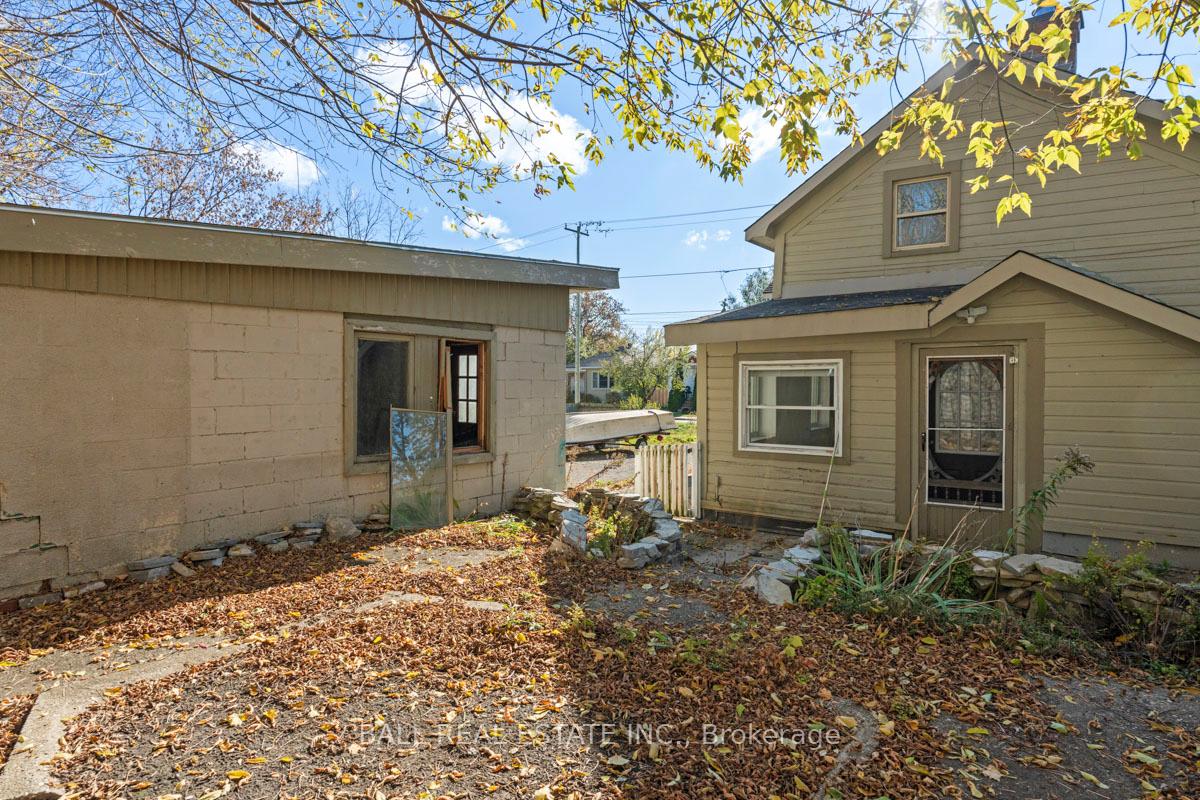 Photo 19 of 29 Hickson Avenue, Kingston, East of Sir John A. Blvd — HOMEH