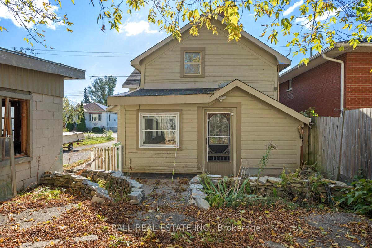 Photo 20 of 29 Hickson Avenue, Kingston, East of Sir John A. Blvd — HOMEH