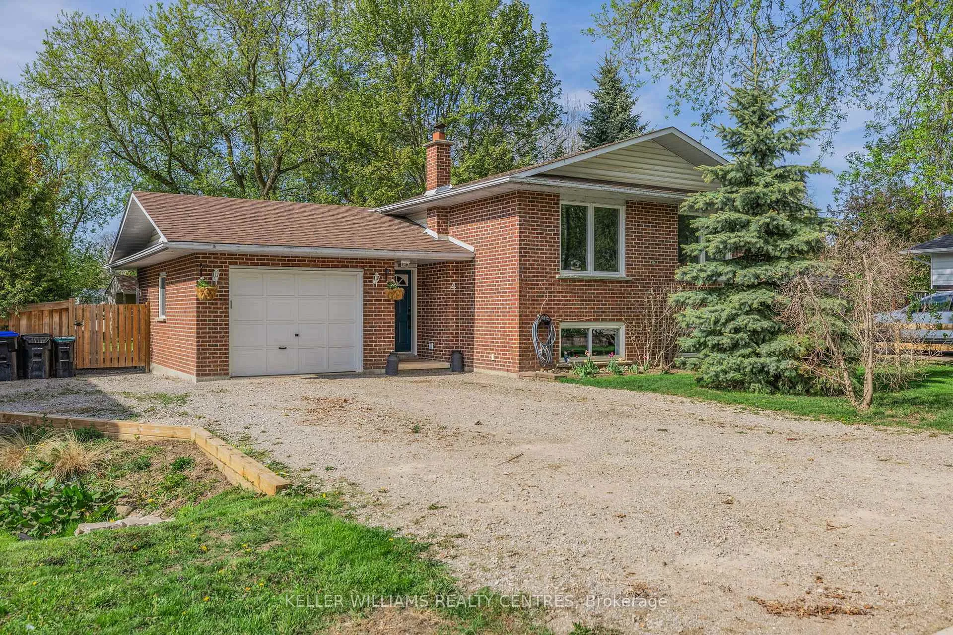 Photo 2 of 4 Selby Street, Innisfil, Cookstown — HOMEH