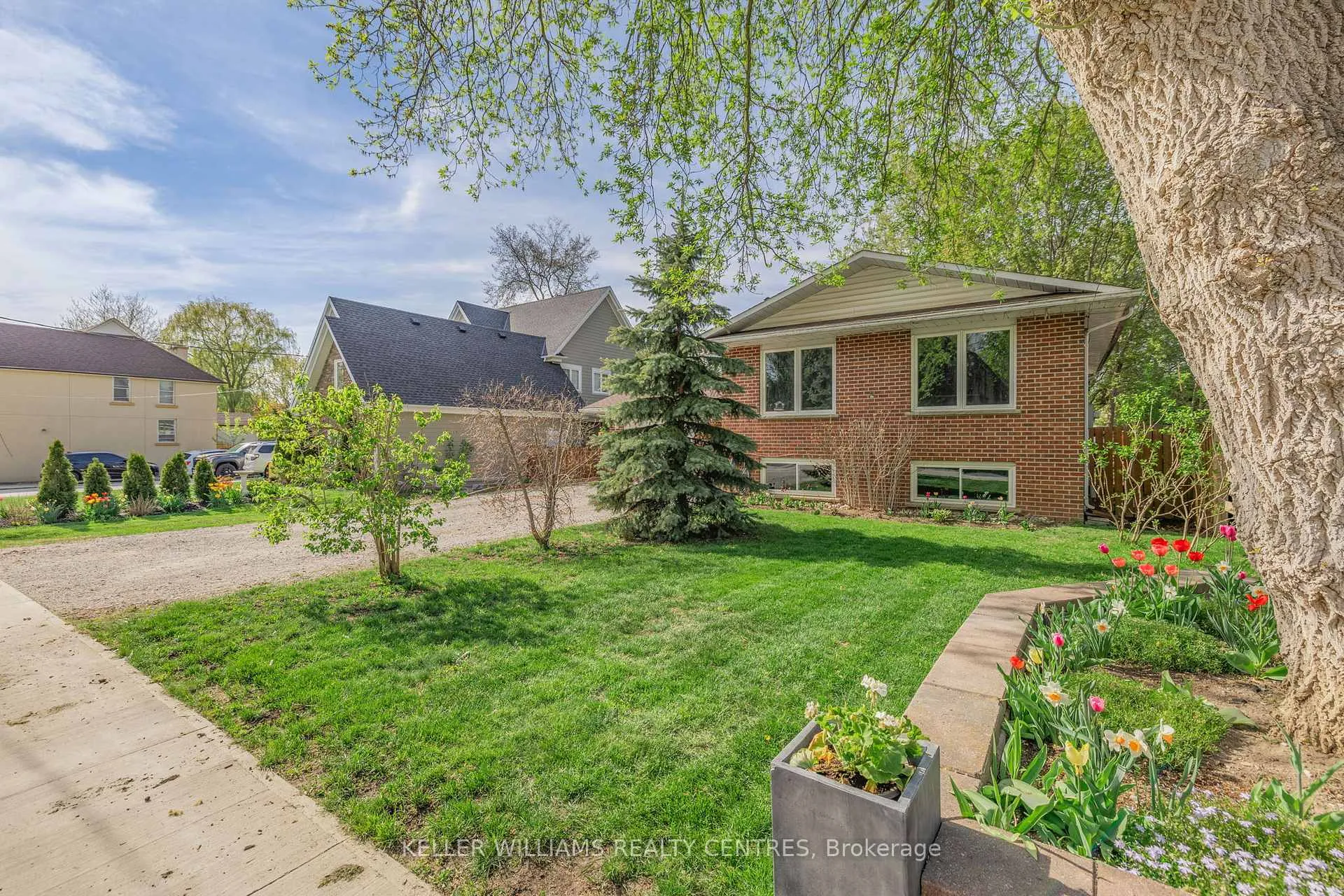 Photo 3 of 4 Selby Street, Innisfil, Cookstown — HOMEH