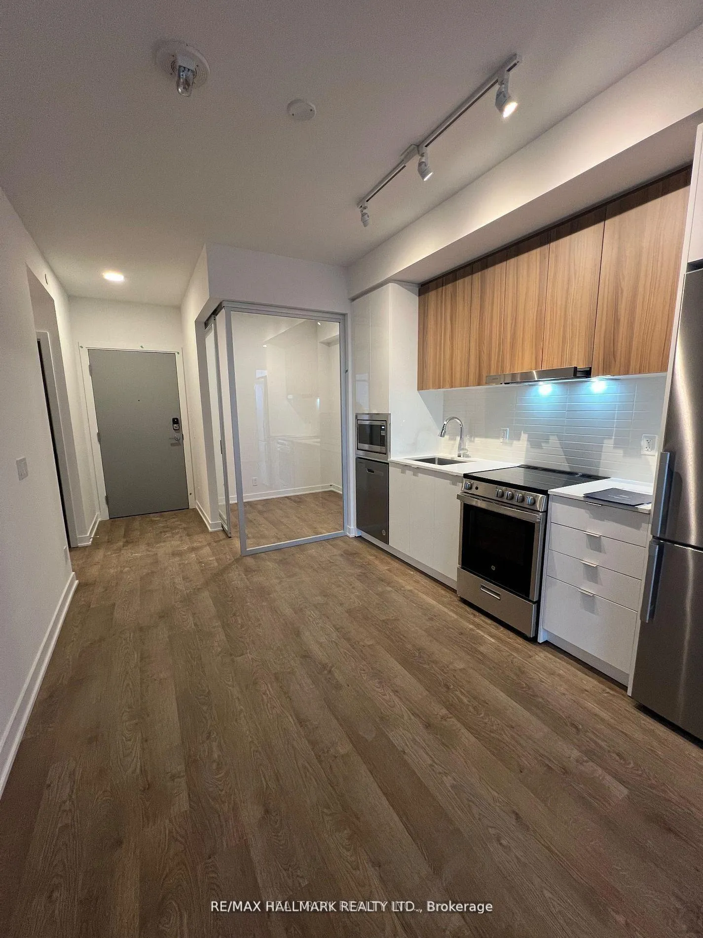 Photo 2 of Unit 2808, 30 Upper Mall Way, Vaughan, Brownridge — HOMEH