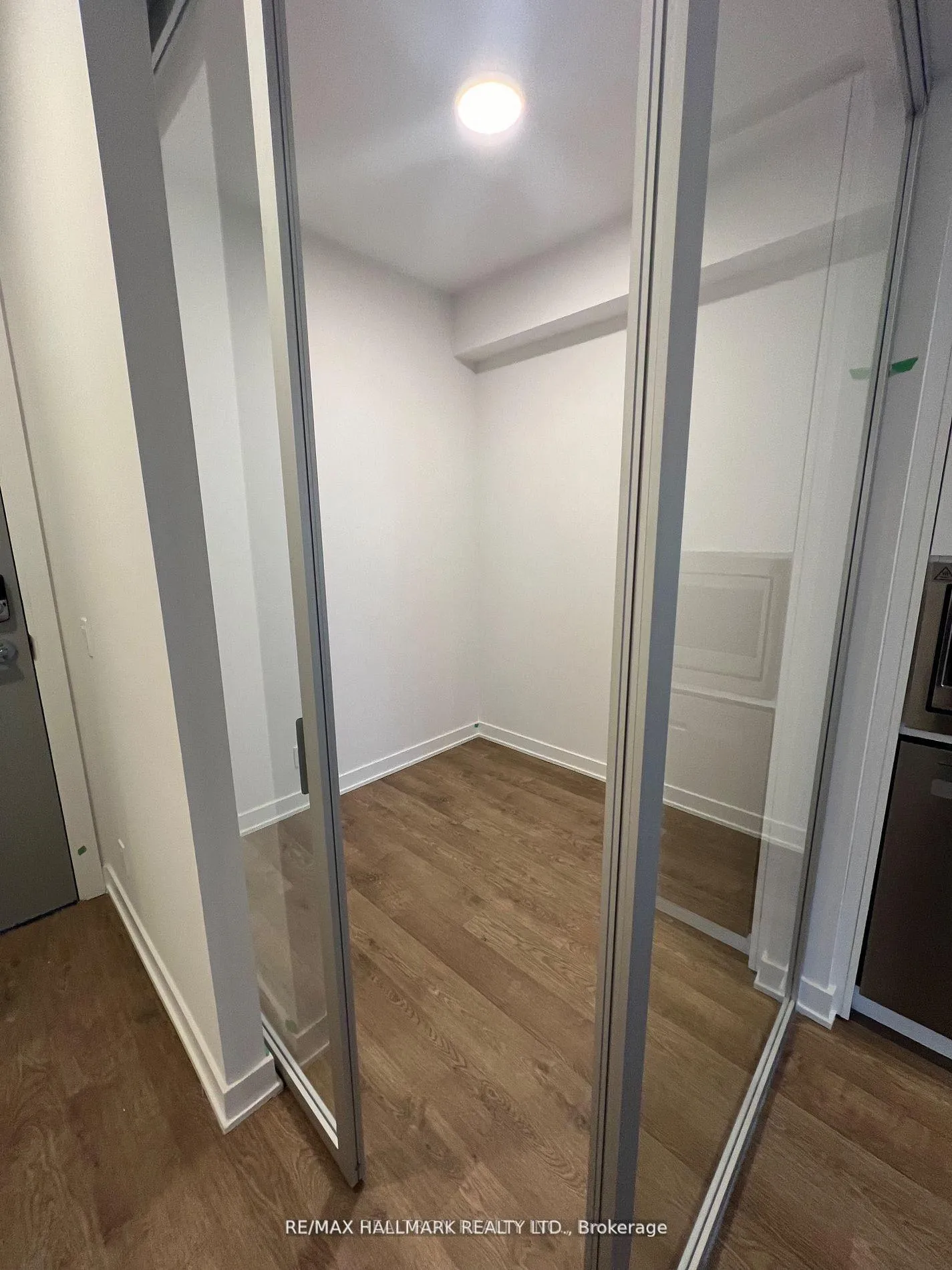 Photo 8 of Unit 2808, 30 Upper Mall Way, Vaughan, Brownridge — HOMEH
