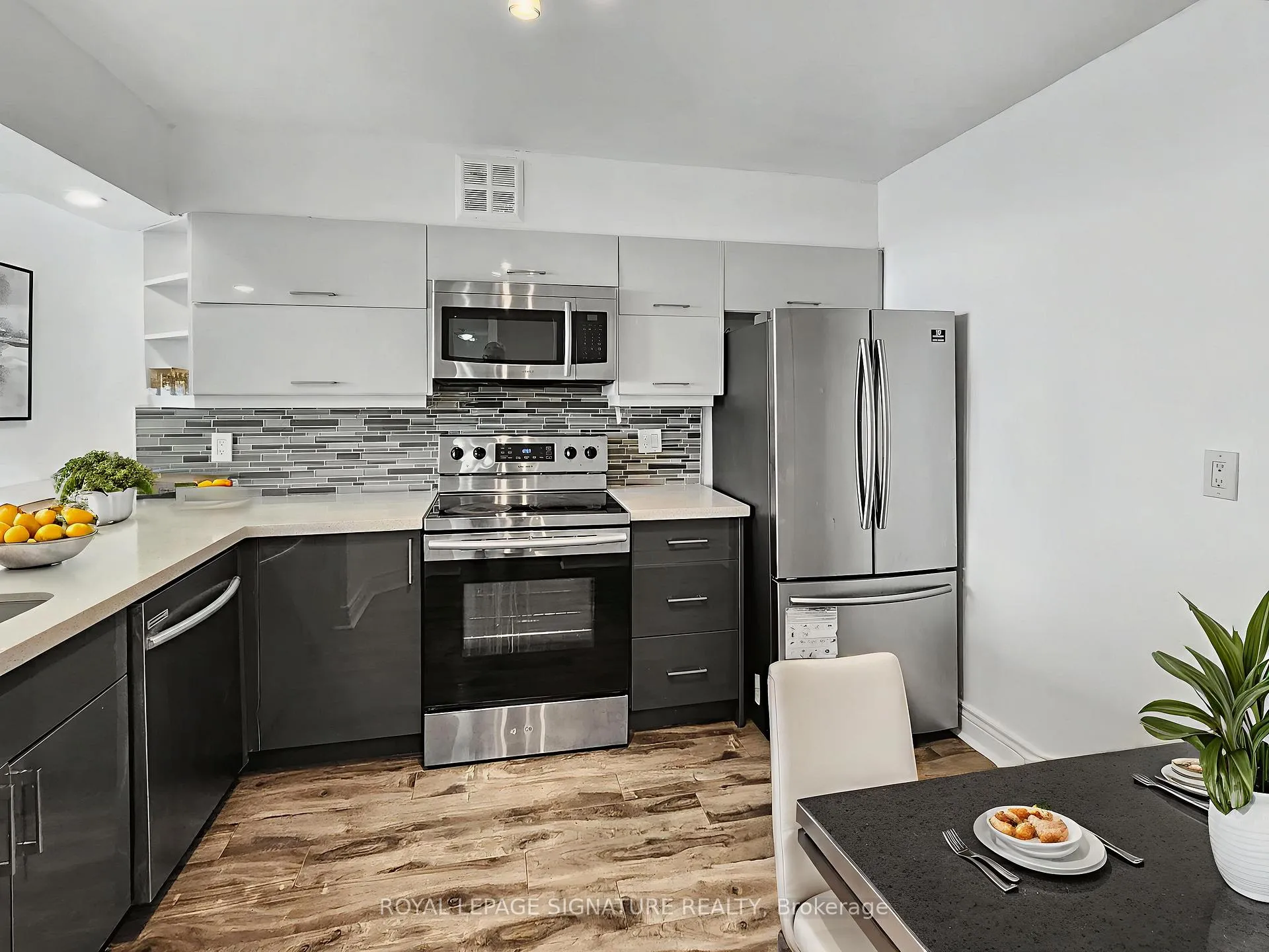 Photo 2 of Unit 1510, 236 Albion Road, Etobicoke, Elms-Old Rexdale — HOMEH