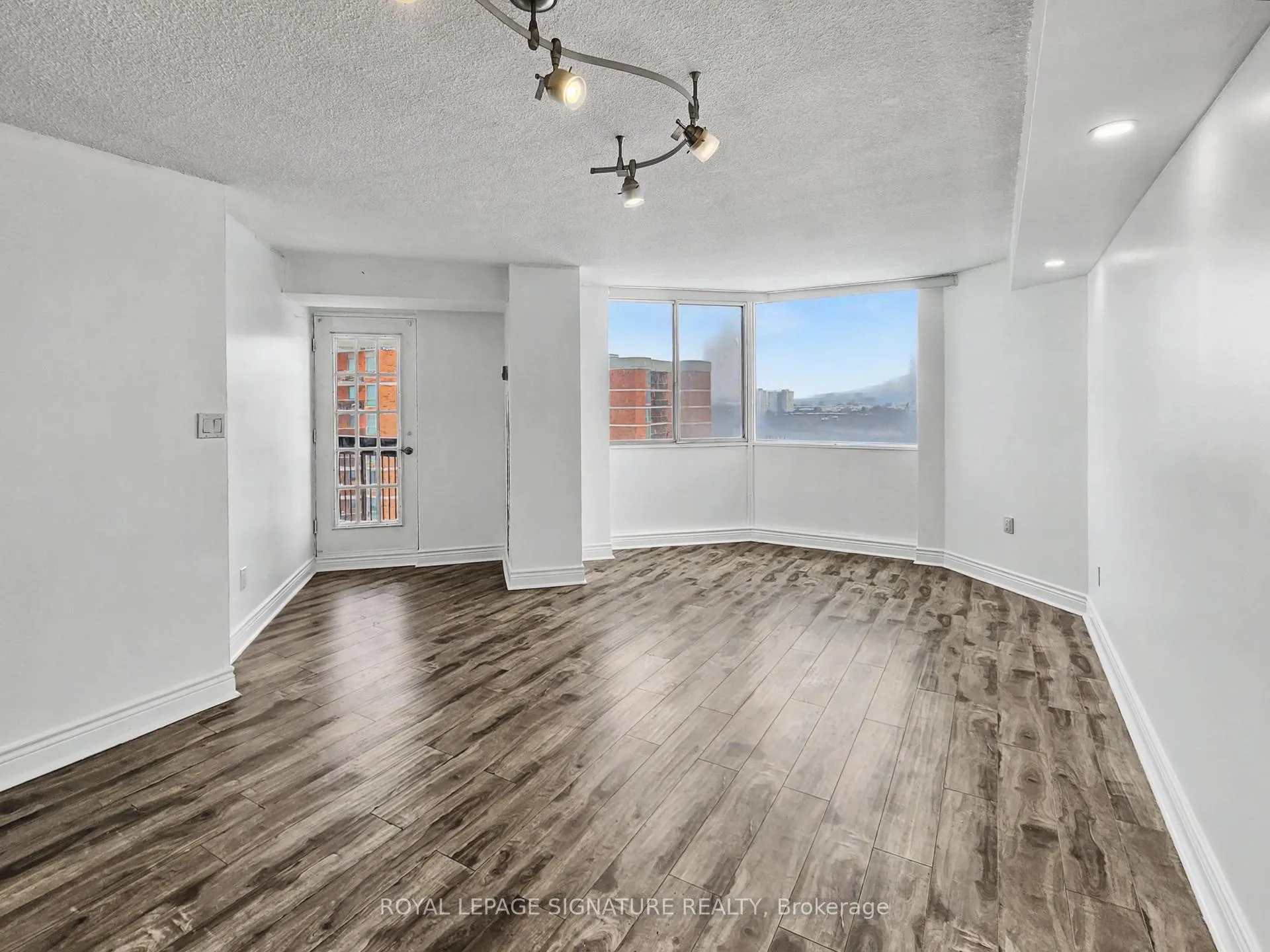 Photo 4 of Unit 1510, 236 Albion Road, Etobicoke, Elms-Old Rexdale — HOMEH