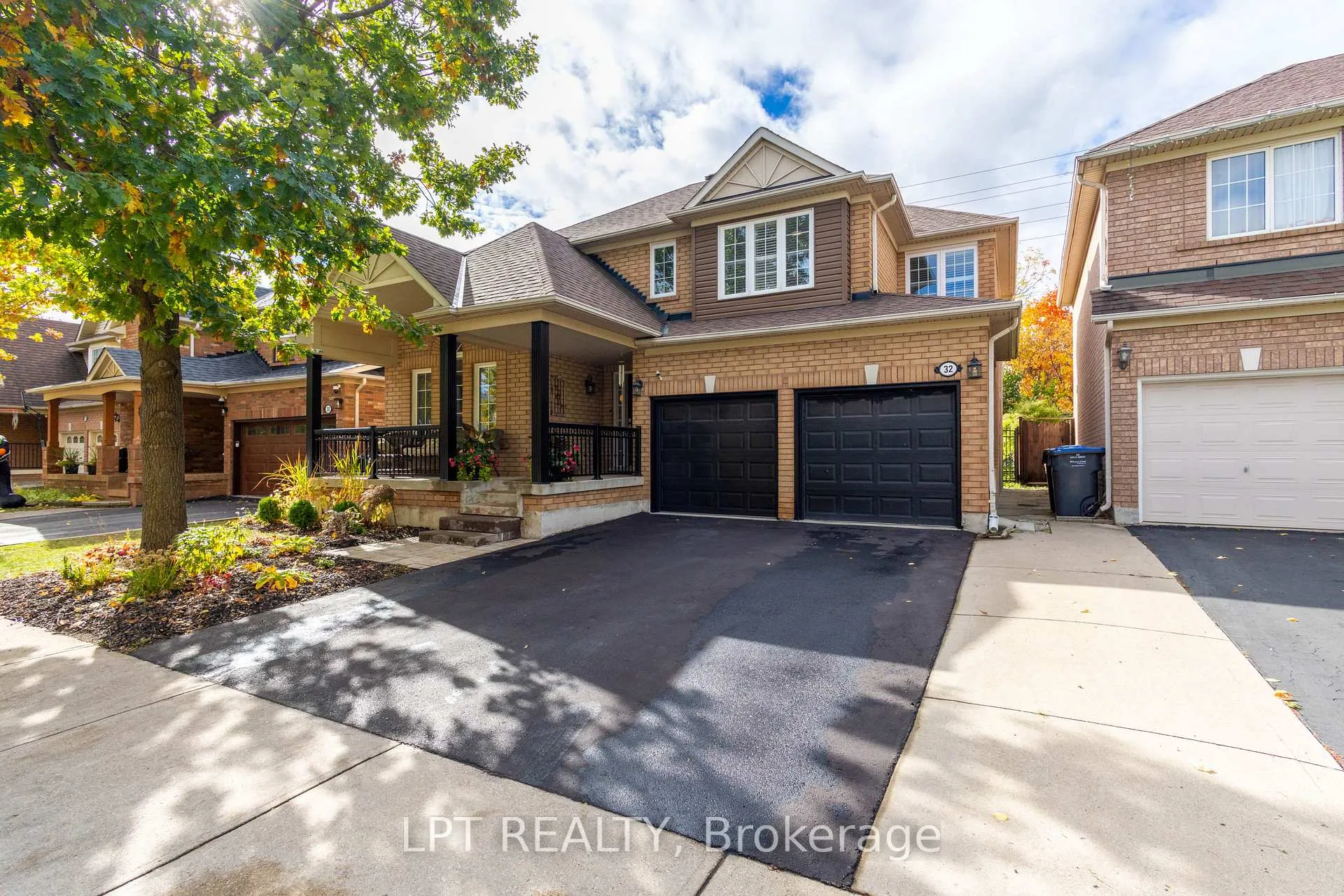 Photo 2 of 32 Fireside Drive, Brampton, Fletcher's Meadow — HOMEH