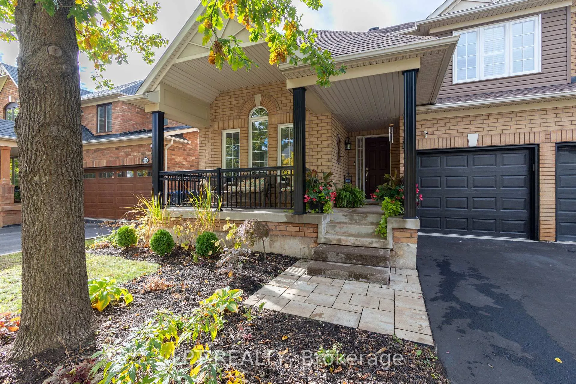 Photo 3 of 32 Fireside Drive, Brampton, Fletcher's Meadow — HOMEH