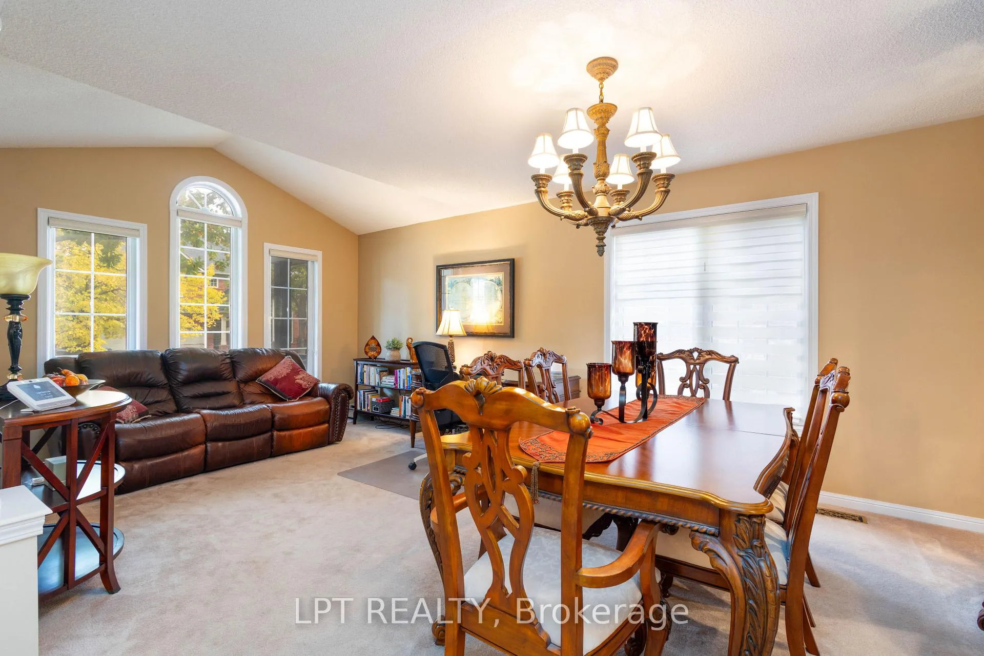 Photo 6 of 32 Fireside Drive, Brampton, Fletcher's Meadow — HOMEH