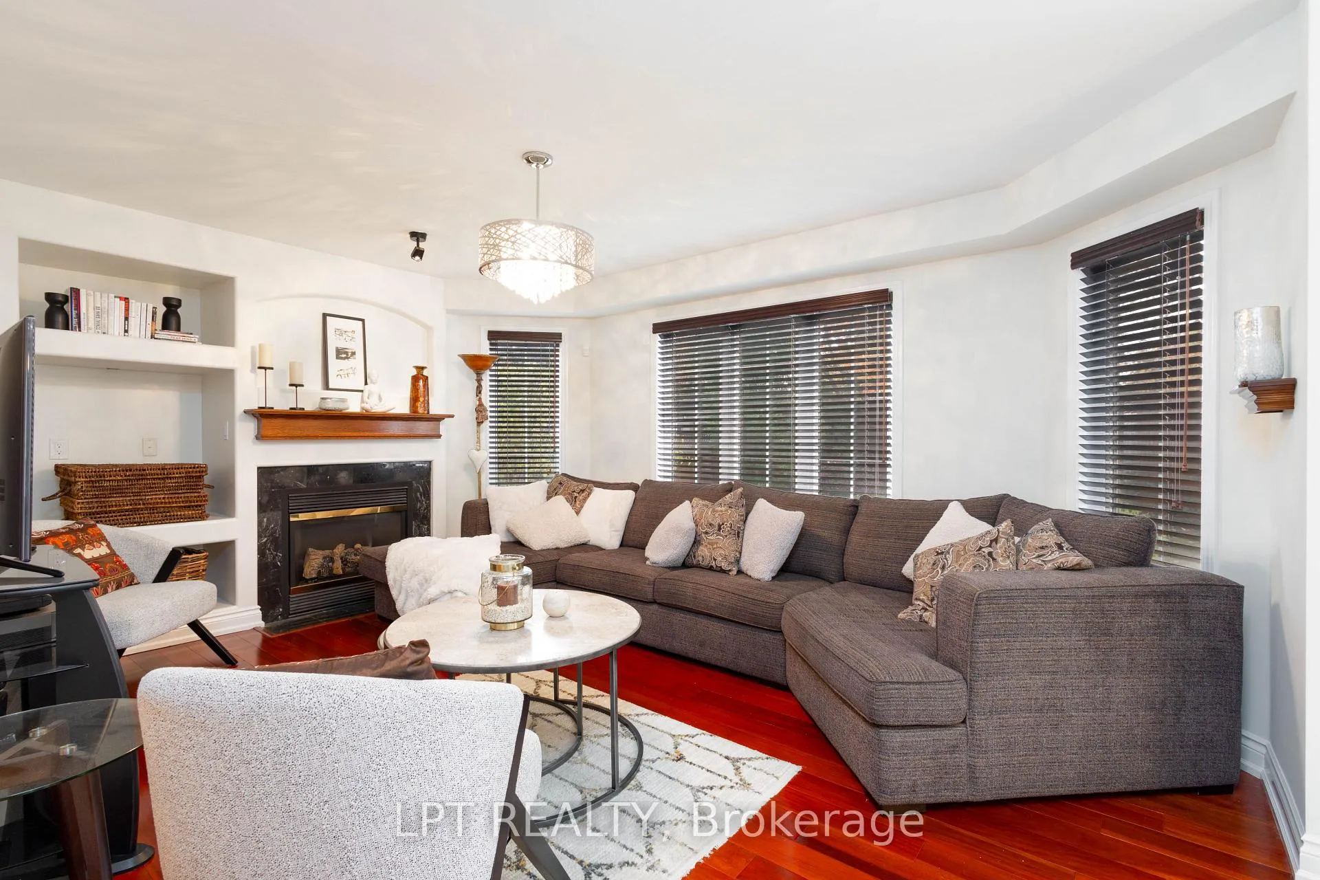 Photo 10 of 32 Fireside Drive, Brampton, Fletcher's Meadow — HOMEH