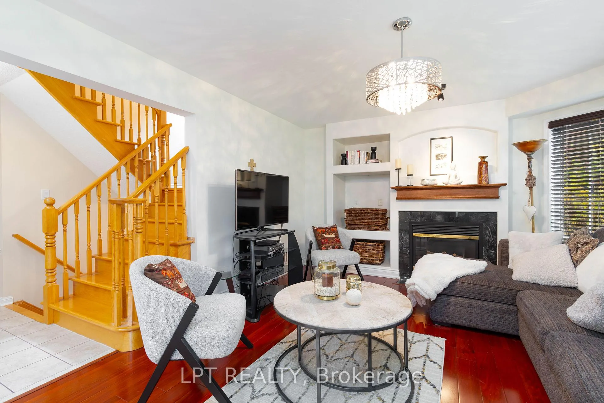 Photo 11 of 32 Fireside Drive, Brampton, Fletcher's Meadow — HOMEH