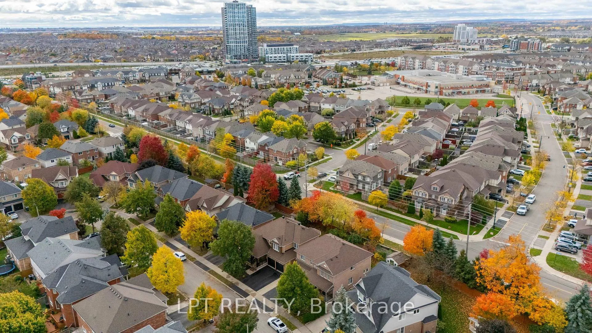 Photo 39 of 32 Fireside Drive, Brampton, Fletcher's Meadow — HOMEH