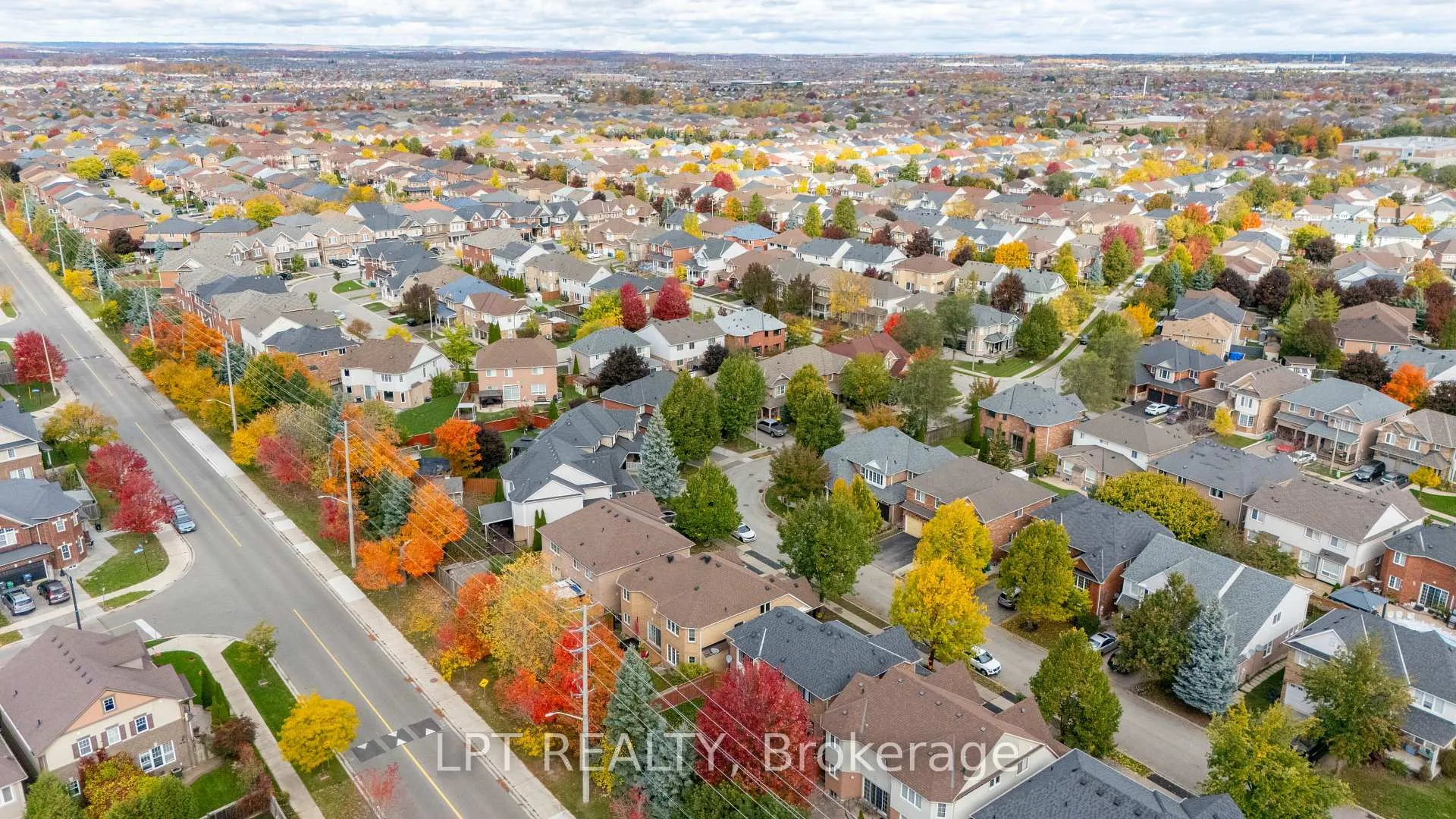 Photo 41 of 32 Fireside Drive, Brampton, Fletcher's Meadow — HOMEH