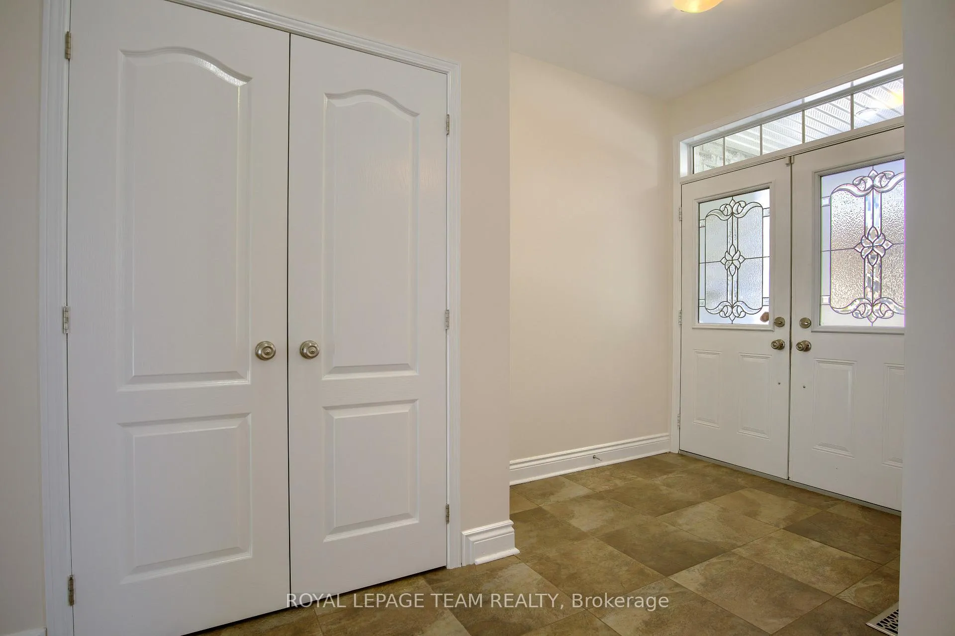 Photo 3 of 184 Cheyenne Way, Ottawa, Barrhaven - Stonebridge — HOMEH