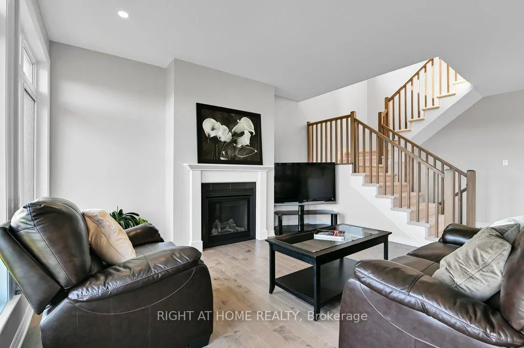 Photo 3 of 844 Snowdrop Crescent, Ottawa, Blossom Park/Kemp Park/Findlay Creek — HOMEH
