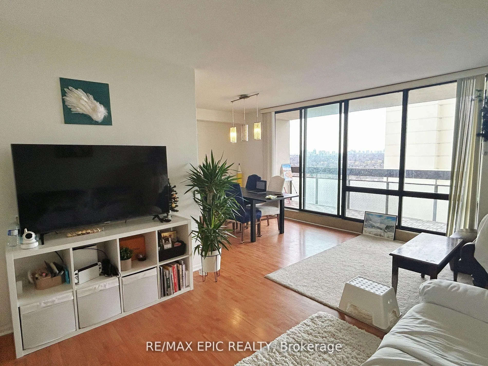 Front of Unit 908, 350 Seneca Hill Drive