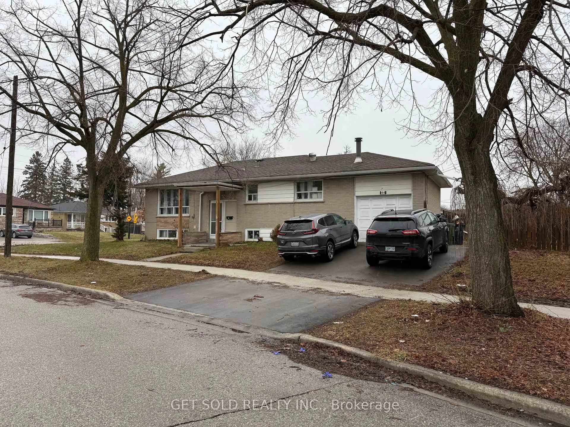 Photo 3 of 44 Dashwood Crescent, Etobicoke, Thistletown-Beaumonde Heights — HOMEH