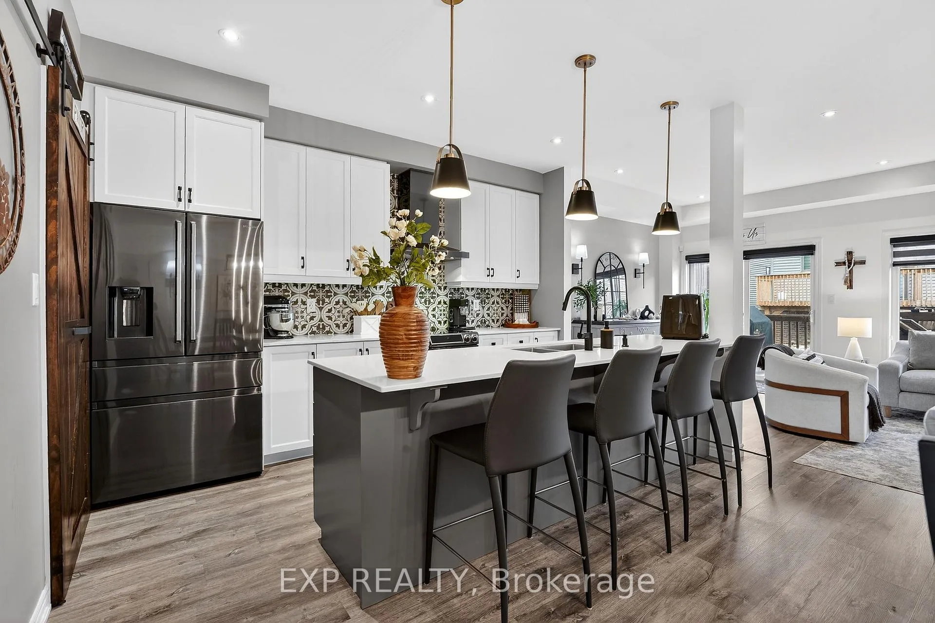 Photo 2 of 4037 Crown Street, Lincoln, Beamsville — HOMEH