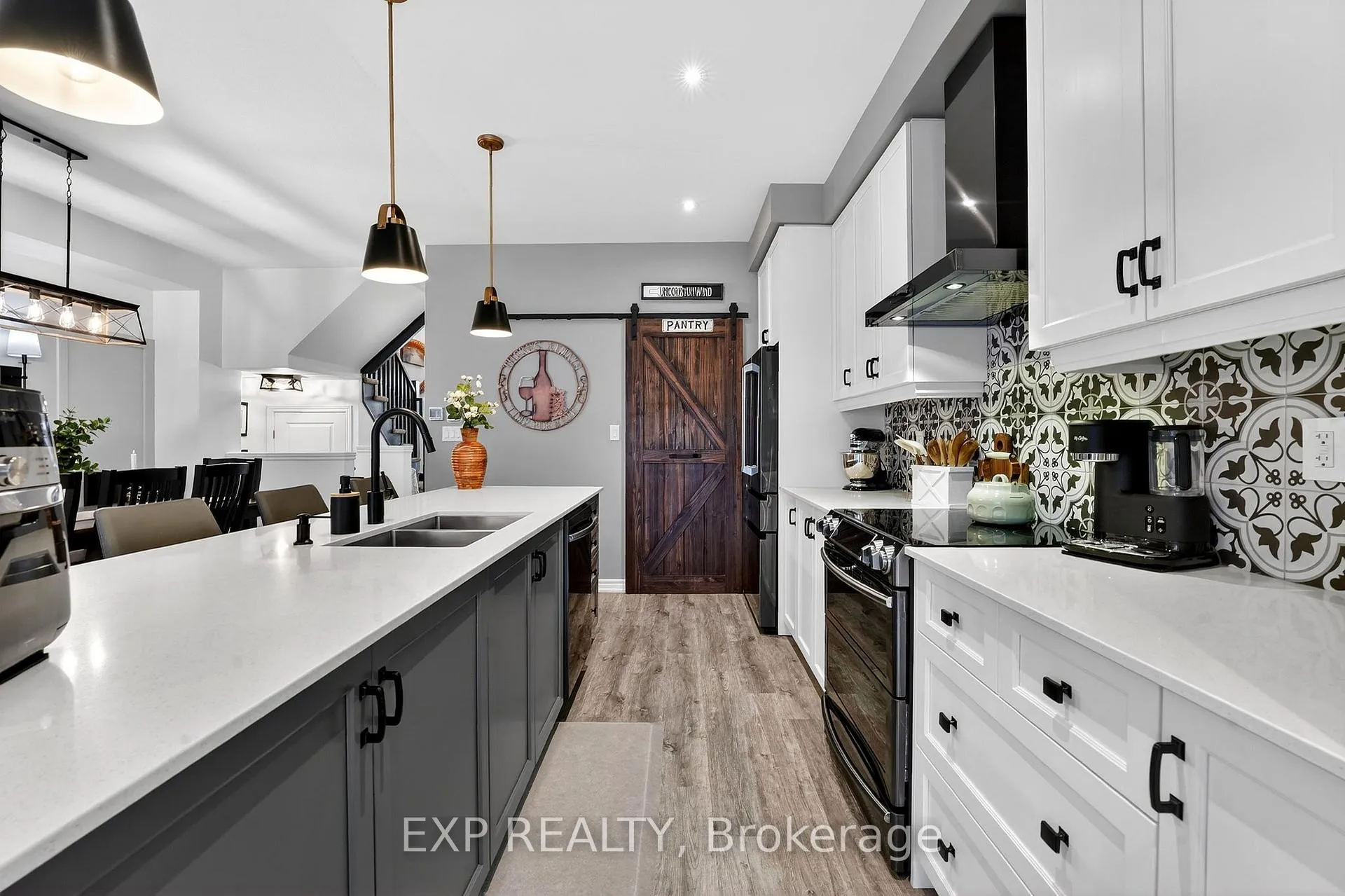 Photo 5 of 4037 Crown Street, Lincoln, Beamsville — HOMEH