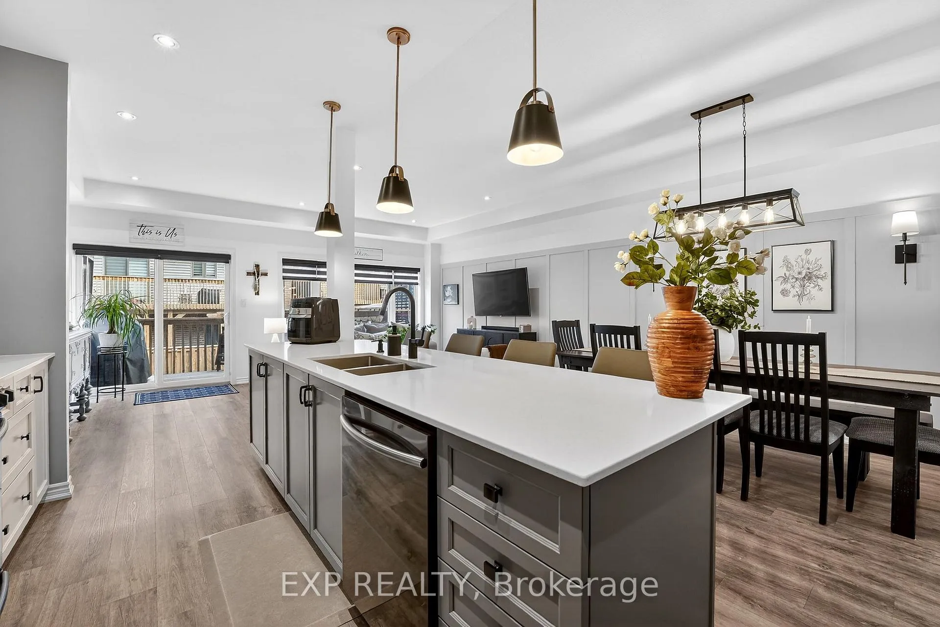 Photo 8 of 4037 Crown Street, Lincoln, Beamsville — HOMEH