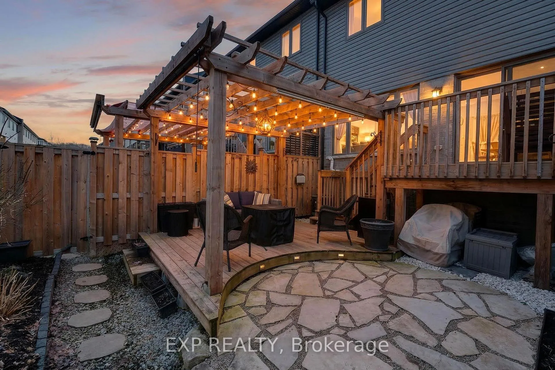 Photo 38 of 4037 Crown Street, Lincoln, Beamsville — HOMEH