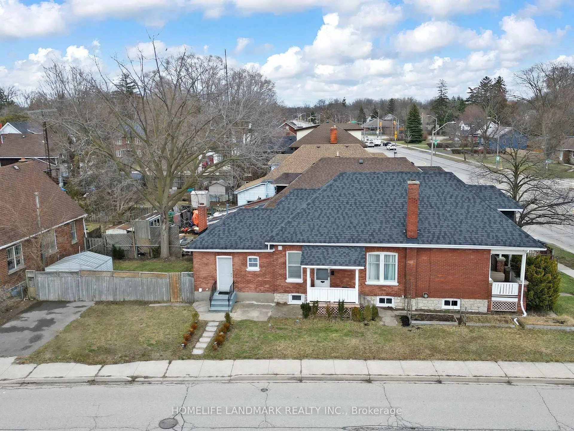Front of 674 Colborne Street E