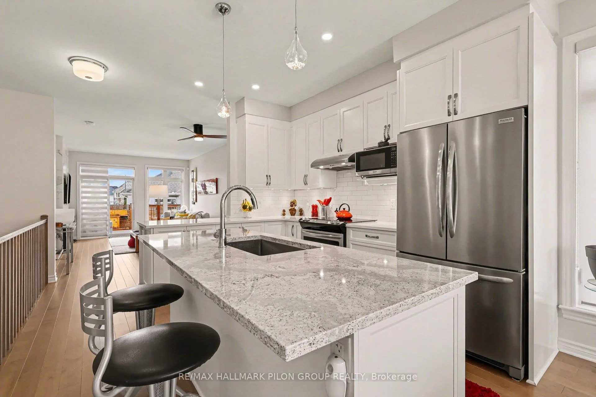 Photo 5 of 811 Tewin Circle, Ottawa, Camelot — HOMEH