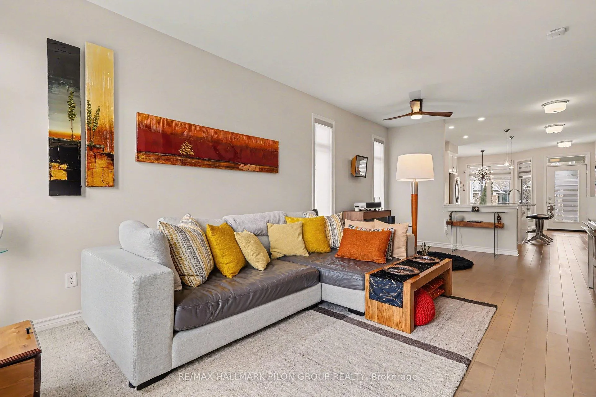 Photo 10 of 811 Tewin Circle, Ottawa, Camelot — HOMEH