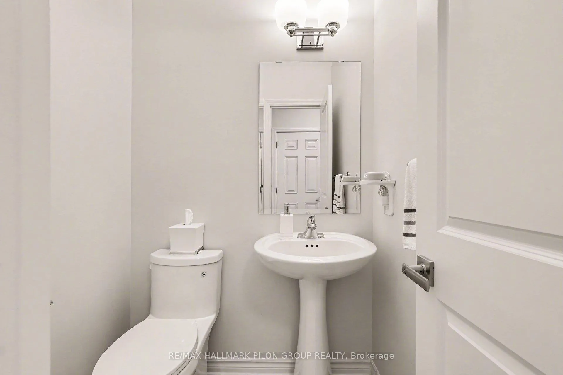 Photo 11 of 811 Tewin Circle, Ottawa, Camelot — HOMEH