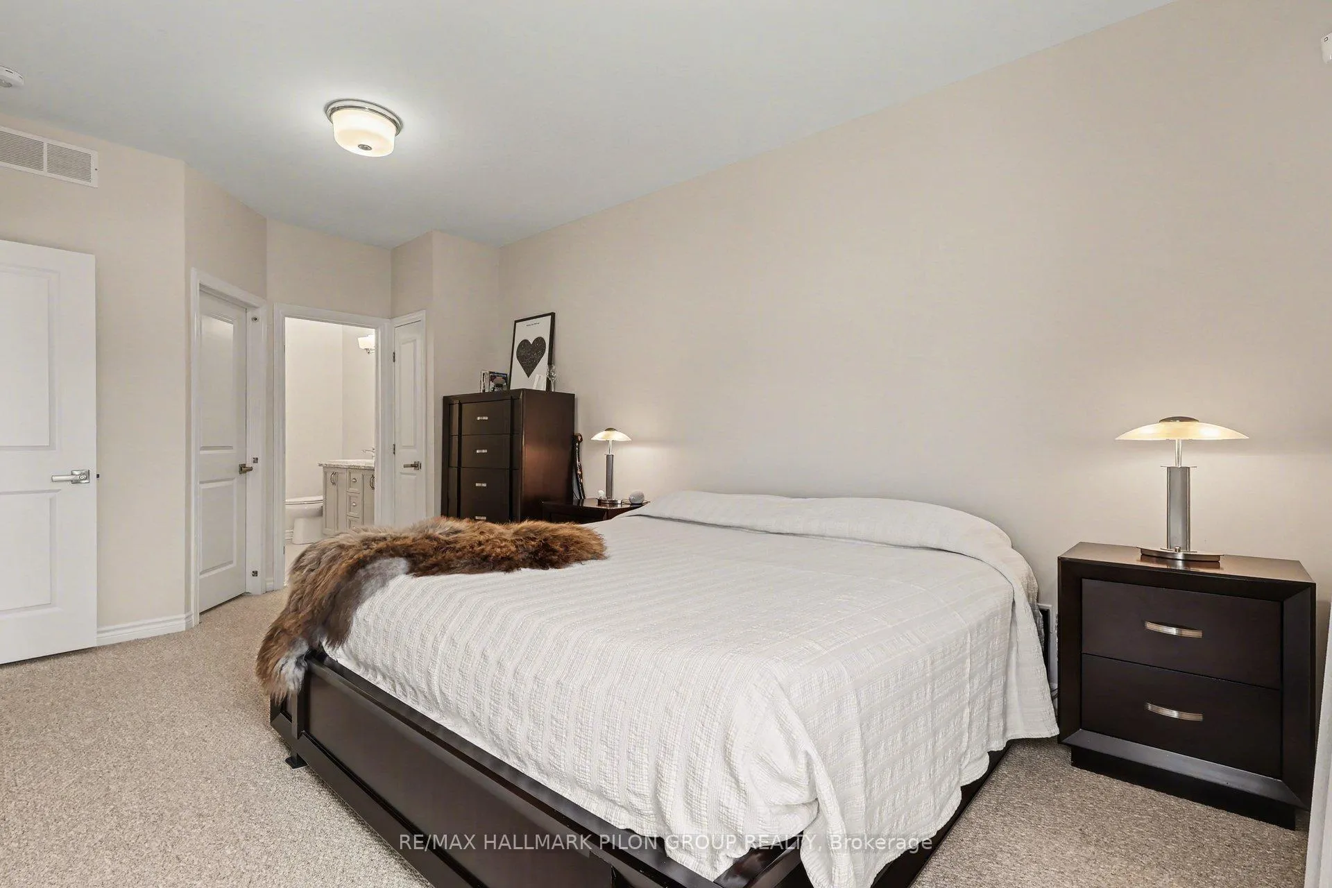 Photo 13 of 811 Tewin Circle, Ottawa, Camelot — HOMEH