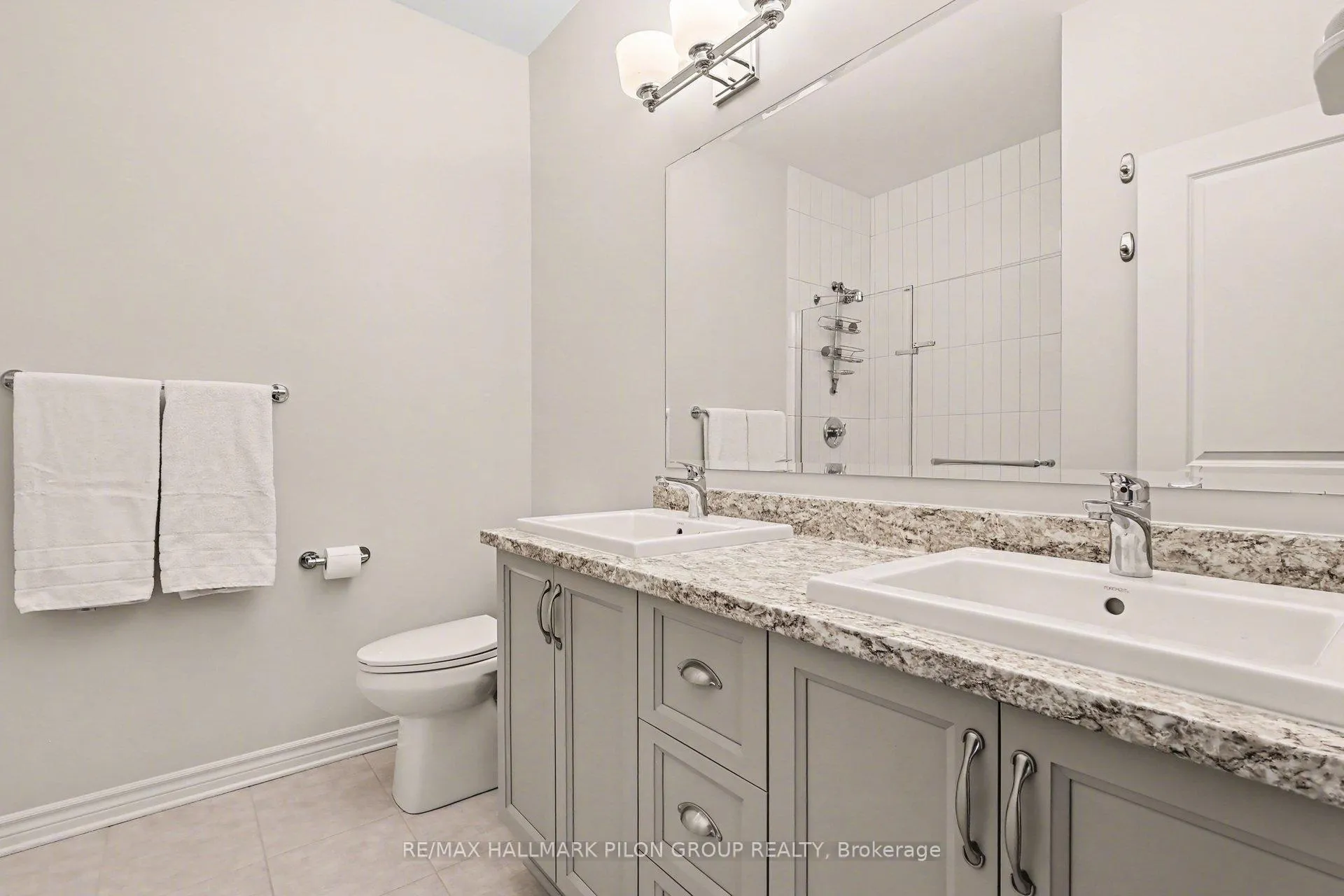 Photo 14 of 811 Tewin Circle, Ottawa, Camelot — HOMEH