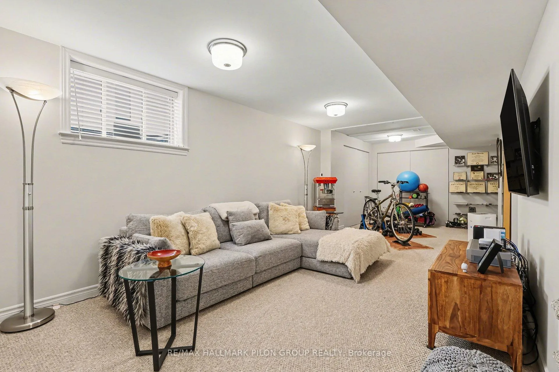 Photo 15 of 811 Tewin Circle, Ottawa, Camelot — HOMEH