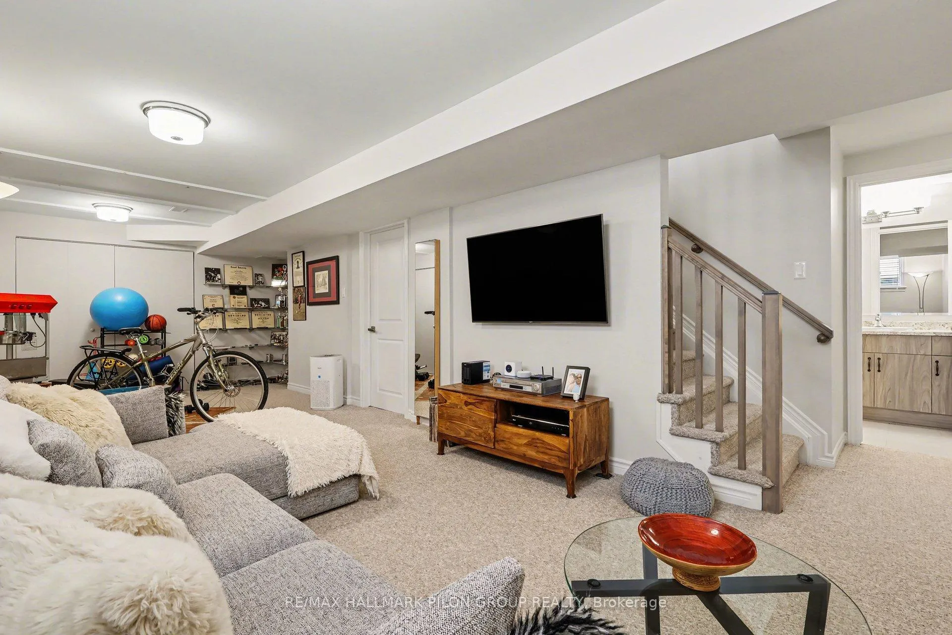 Photo 16 of 811 Tewin Circle, Ottawa, Camelot — HOMEH