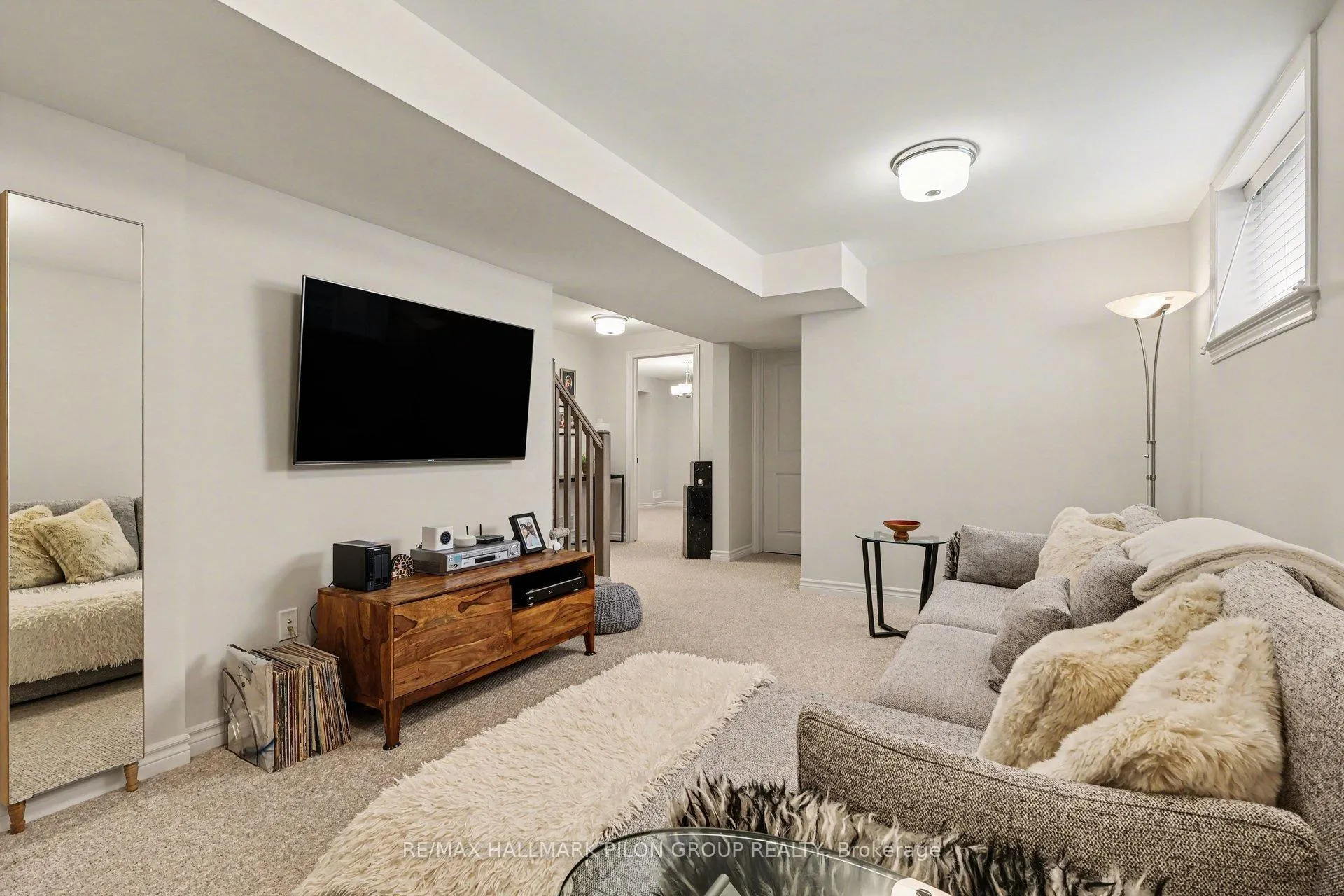 Photo 17 of 811 Tewin Circle, Ottawa, Camelot — HOMEH