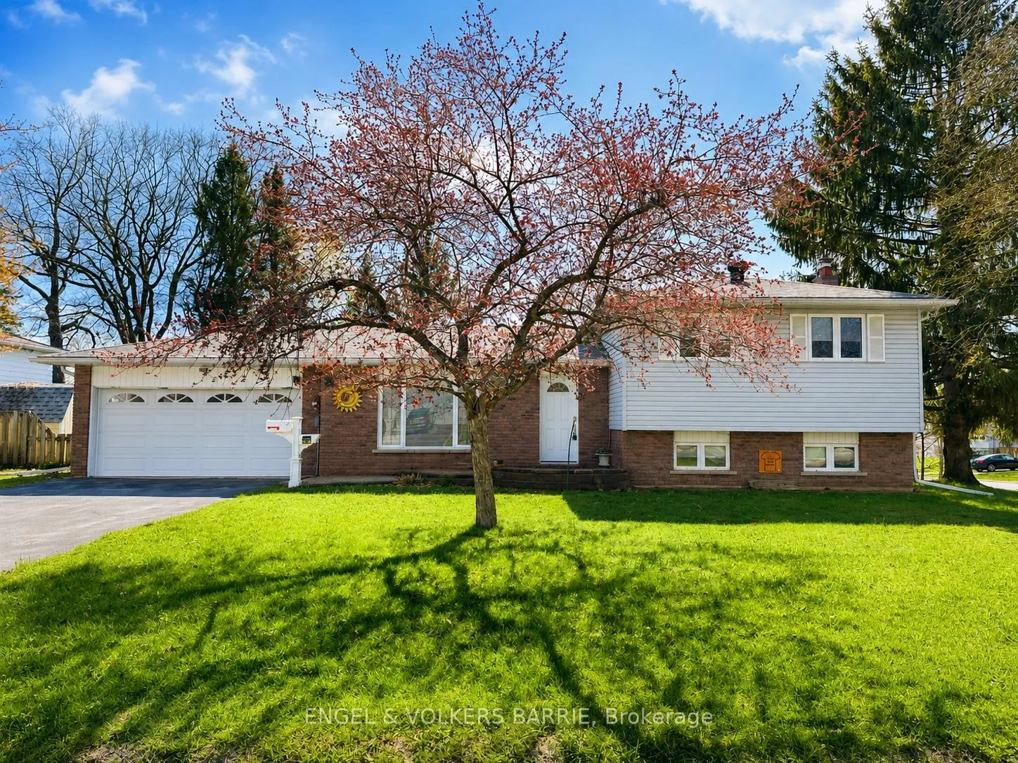 Front of 644 Algonquin Drive