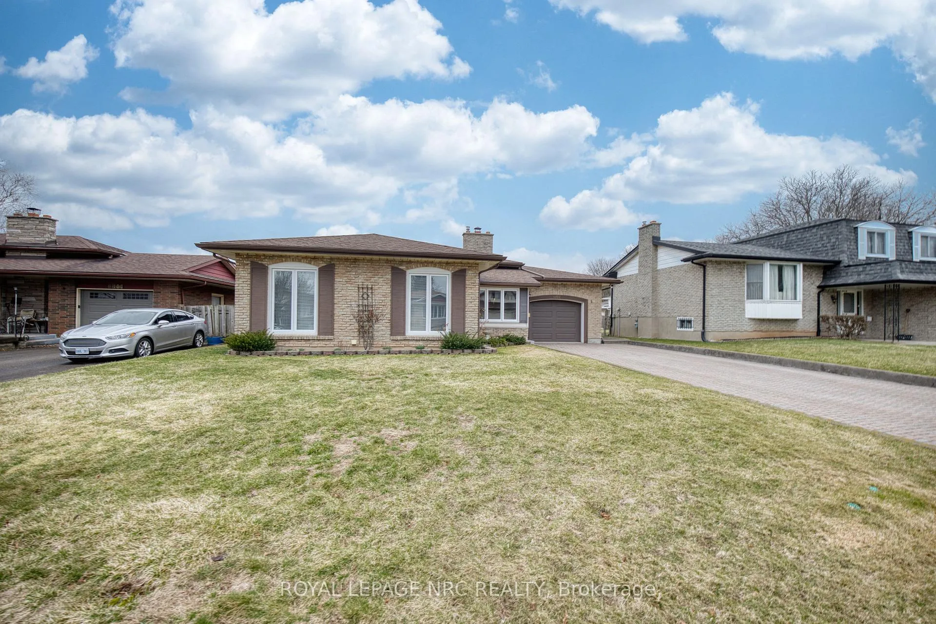 Photo 2 of 6852 Corwin Crescent, Niagara Falls, Dorchester — HOMEH