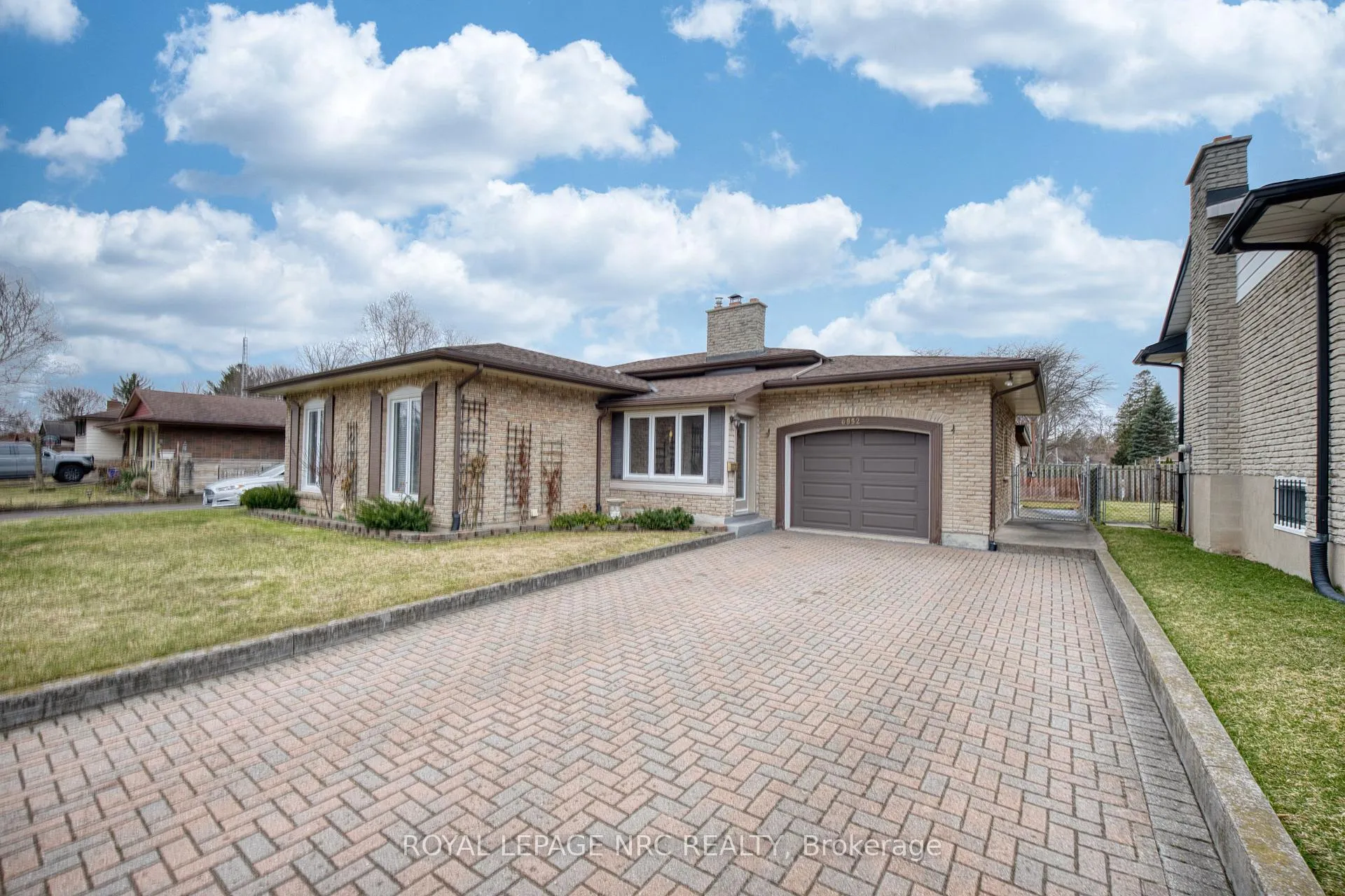 Photo 3 of 6852 Corwin Crescent, Niagara Falls, Dorchester — HOMEH