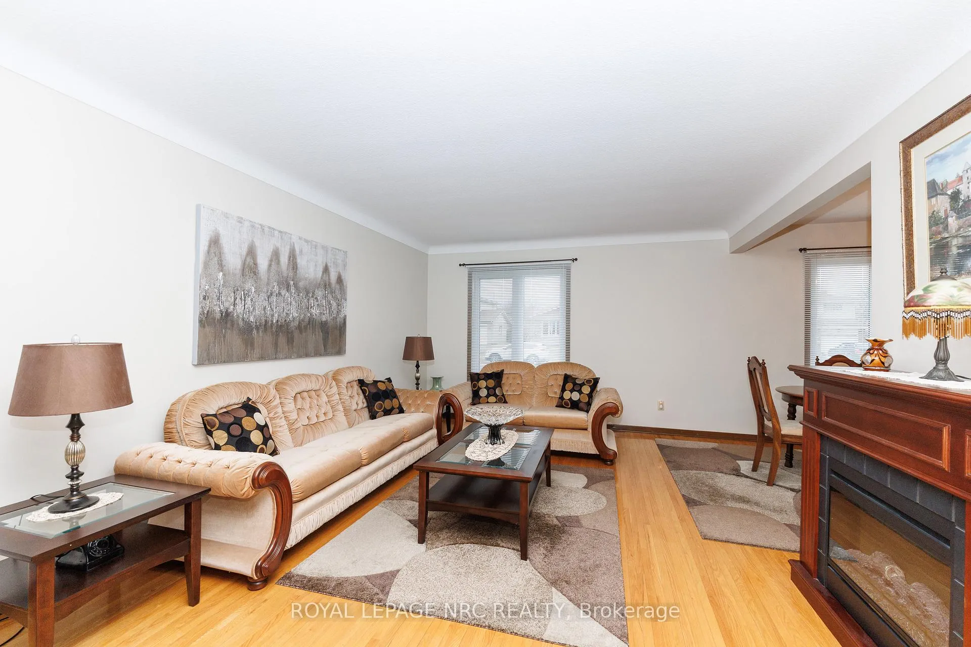 Photo 6 of 6852 Corwin Crescent, Niagara Falls, Dorchester — HOMEH