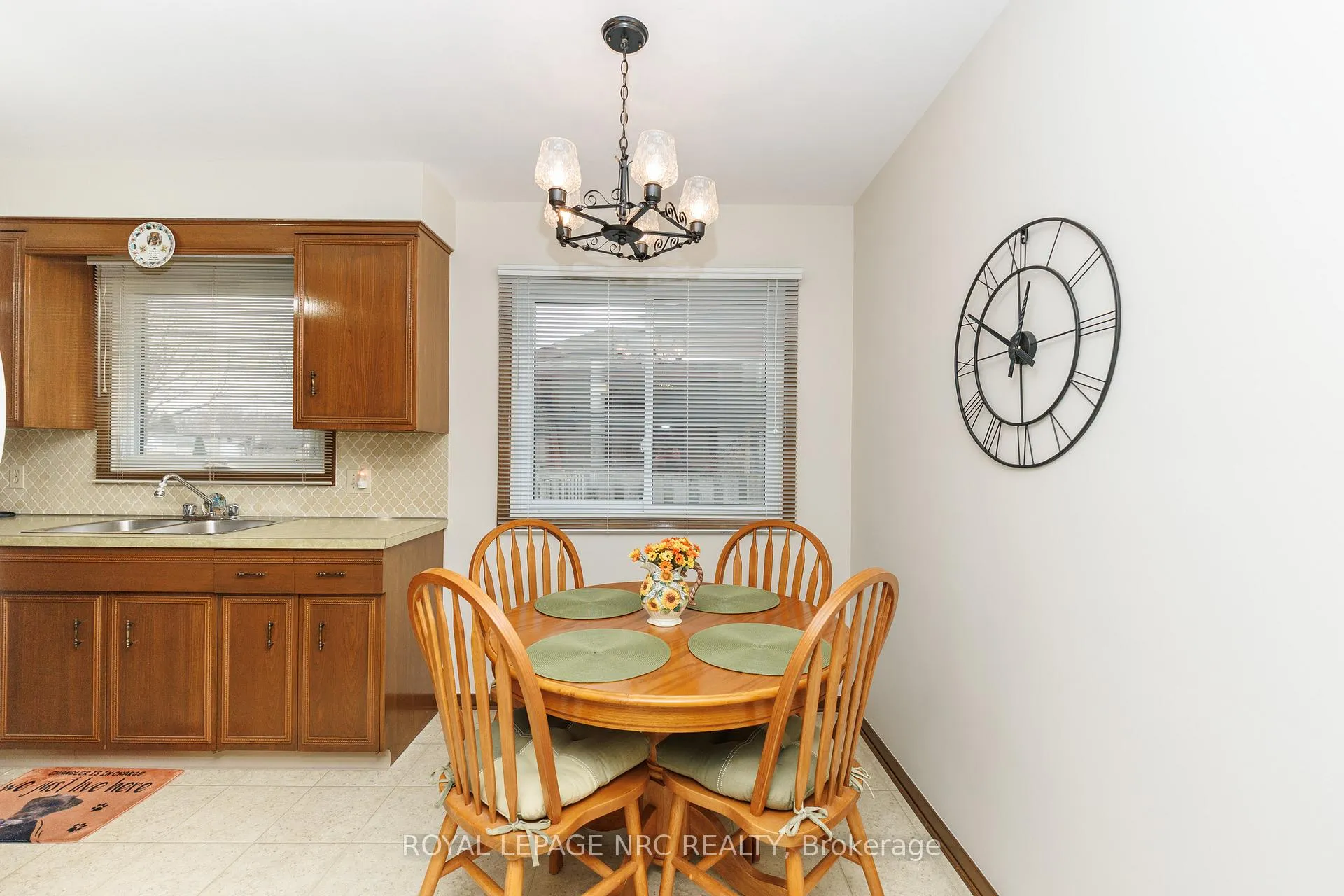 Photo 17 of 6852 Corwin Crescent, Niagara Falls, Dorchester — HOMEH