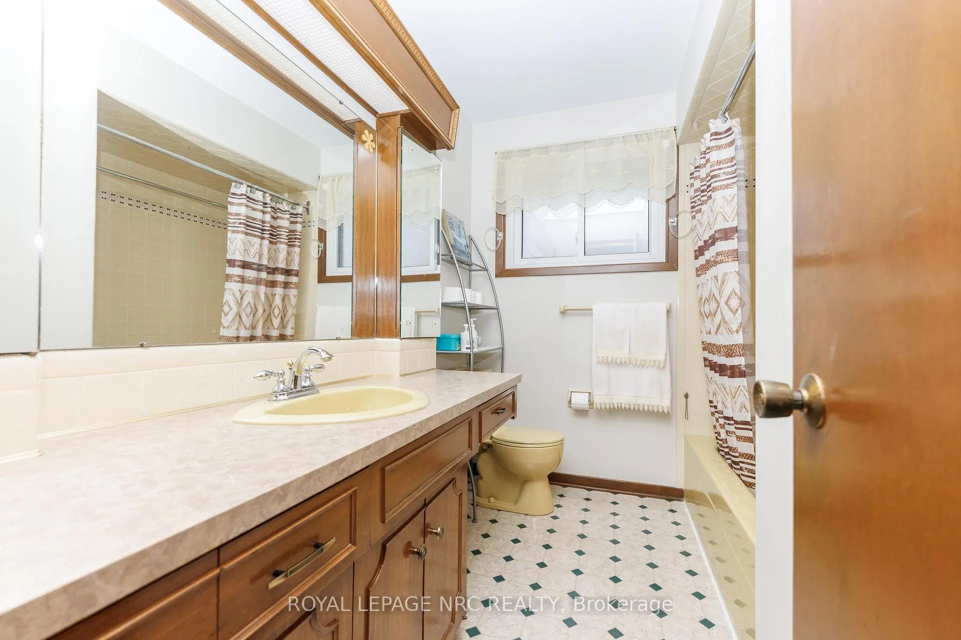 Photo 18 of 6852 Corwin Crescent, Niagara Falls, Dorchester — HOMEH