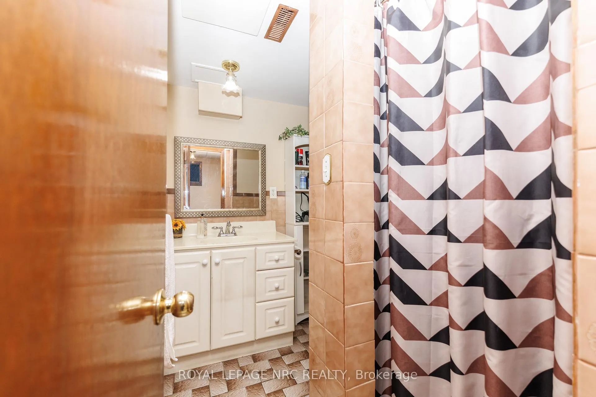 Photo 32 of 6852 Corwin Crescent, Niagara Falls, Dorchester — HOMEH