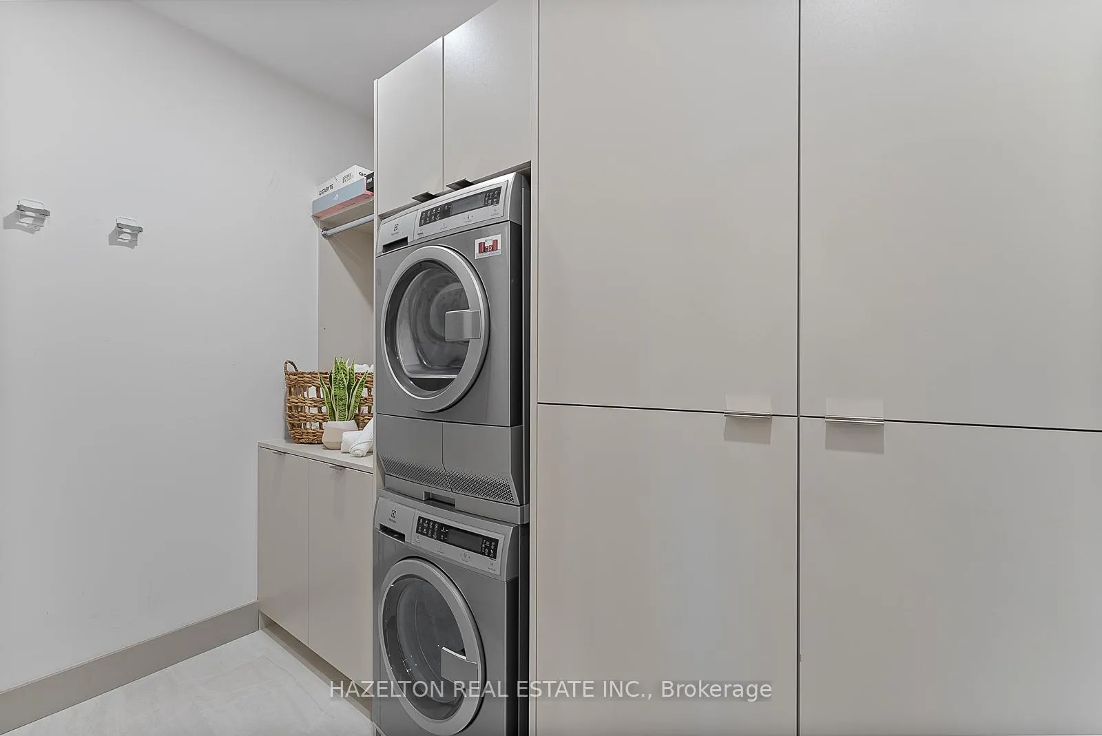 Photo 27 of Unit 1209, 102 Bloor Street W, Toronto, The Annex — HOMEH