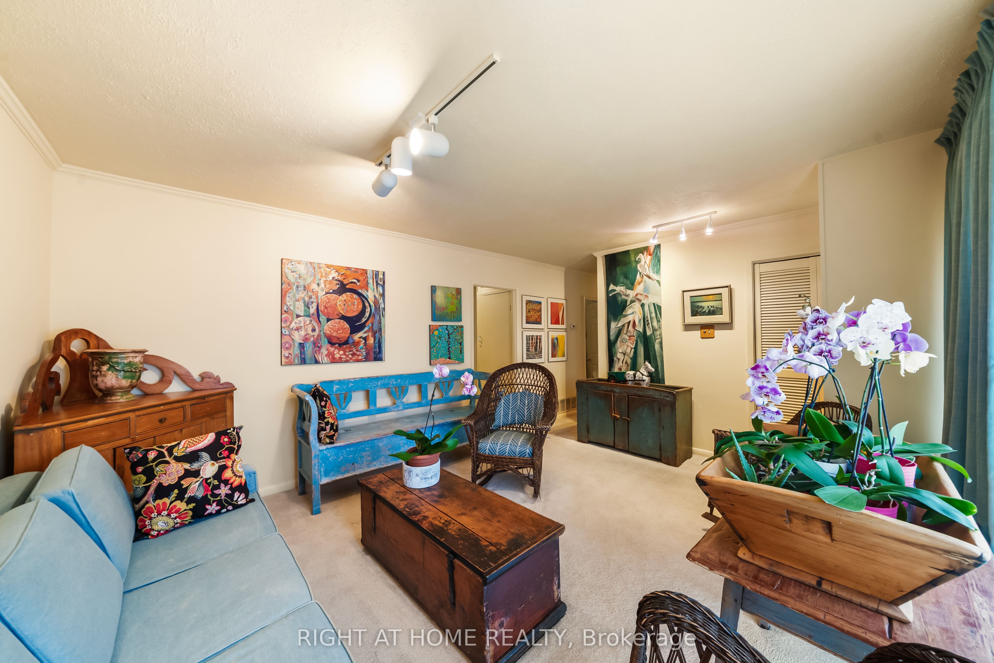Photo 5 of 1002 Dunlop Street, Whitby, Downtown Whitby — HOMEH