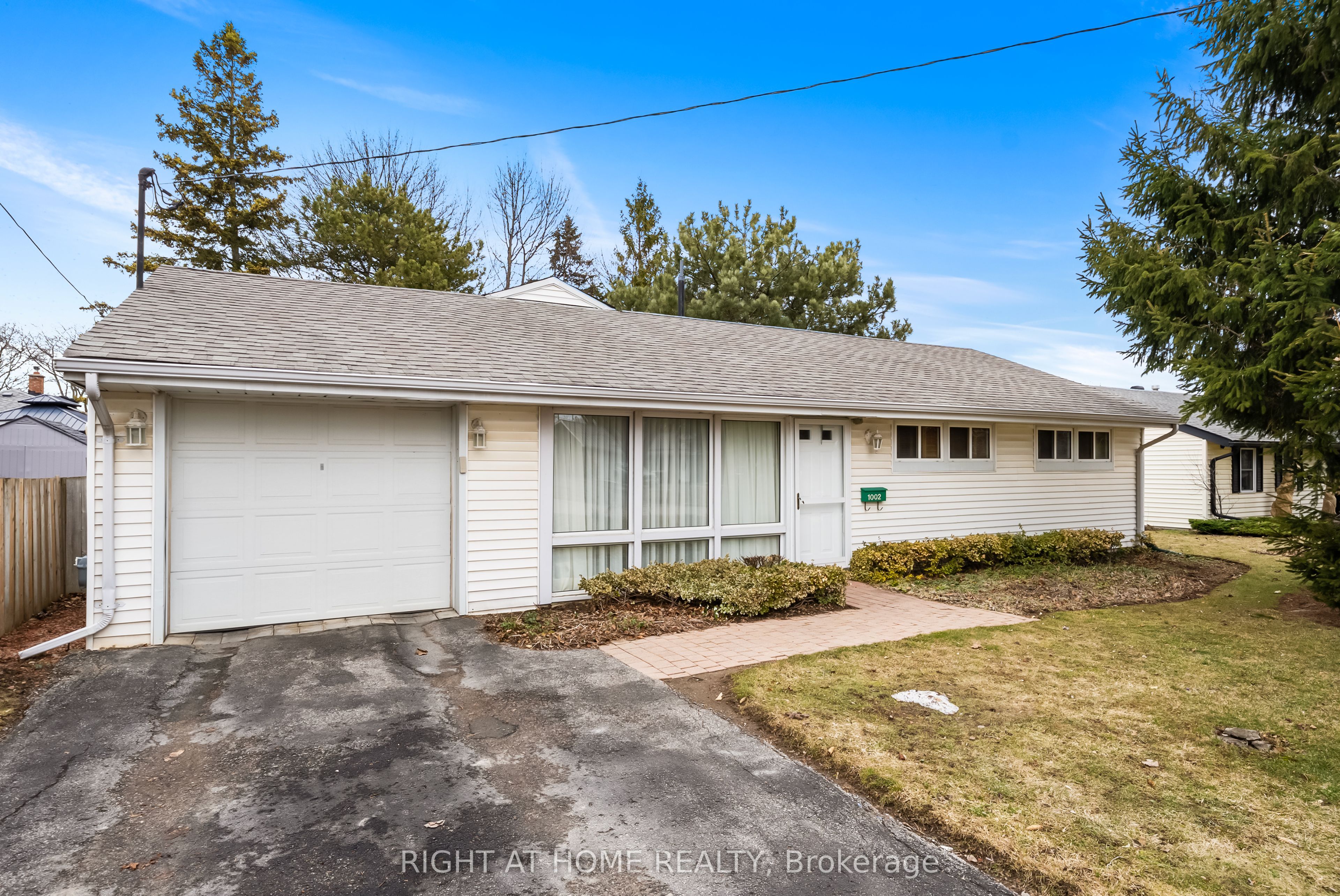 Photo 2 of 1002 Dunlop Street, Whitby, Downtown Whitby — HOMEH