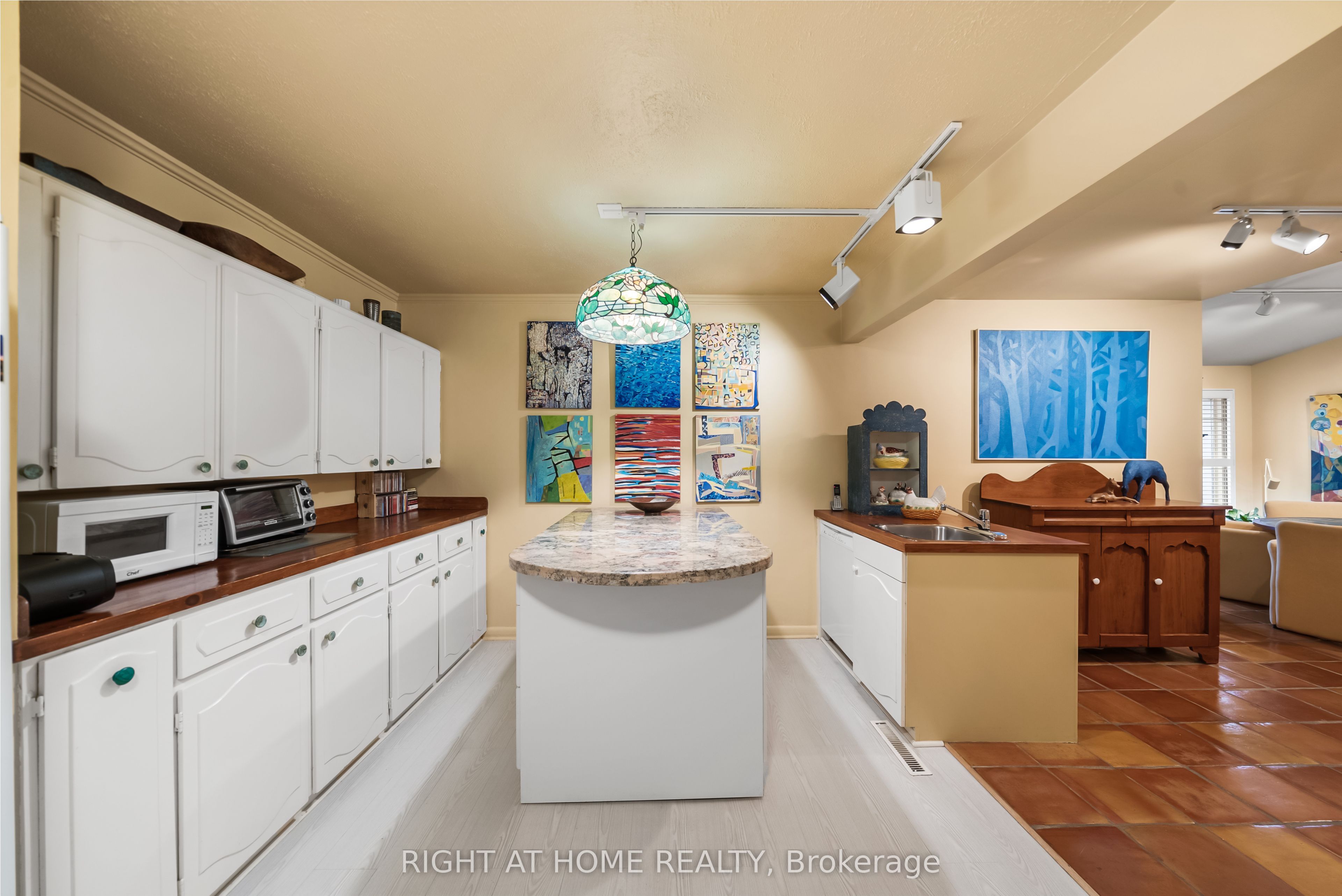 Photo 7 of 1002 Dunlop Street, Whitby, Downtown Whitby — HOMEH