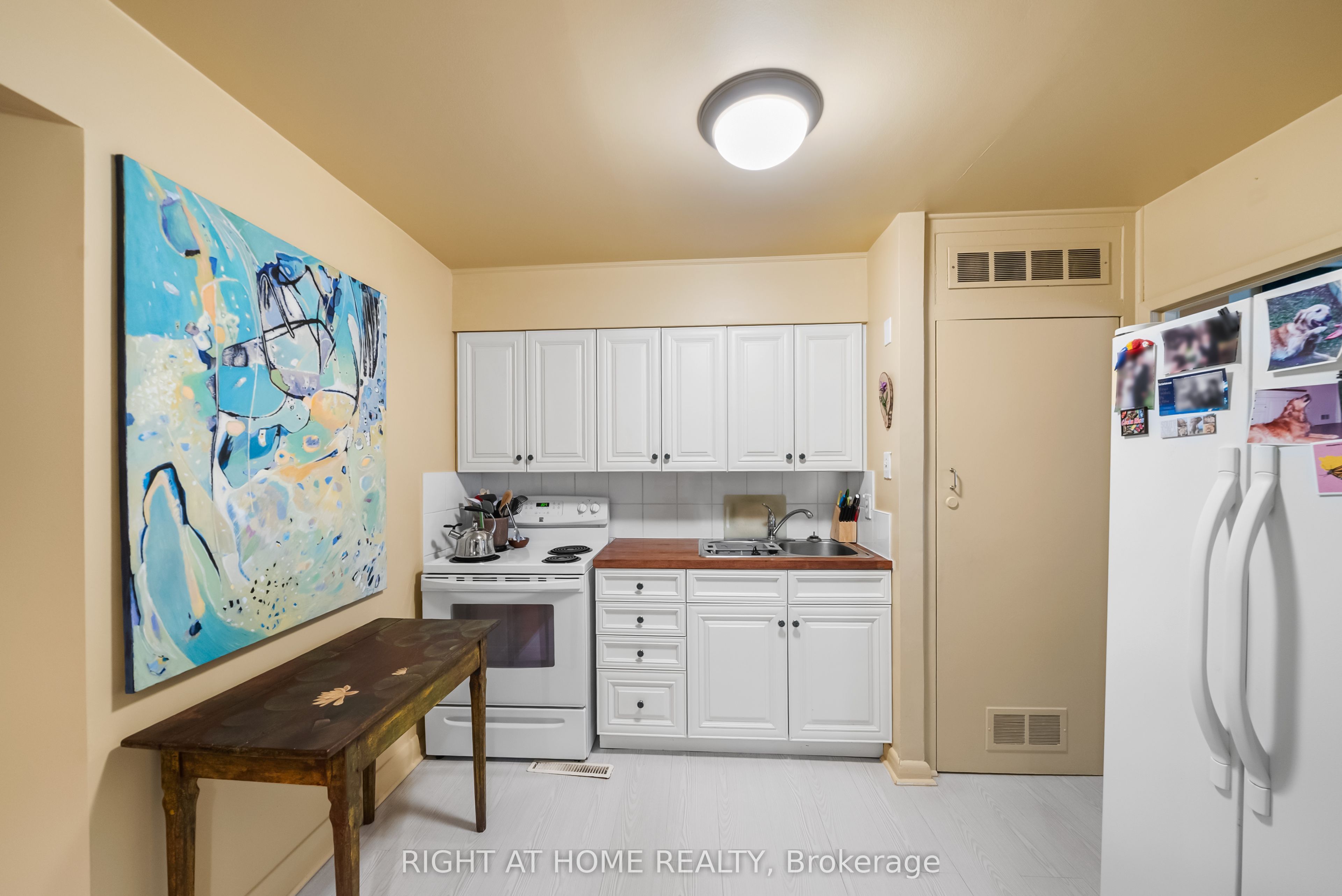 Photo 9 of 1002 Dunlop Street, Whitby, Downtown Whitby — HOMEH